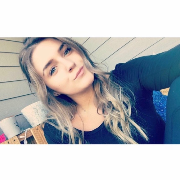 Meet your Posher, Gabby - Picture 1 of 1